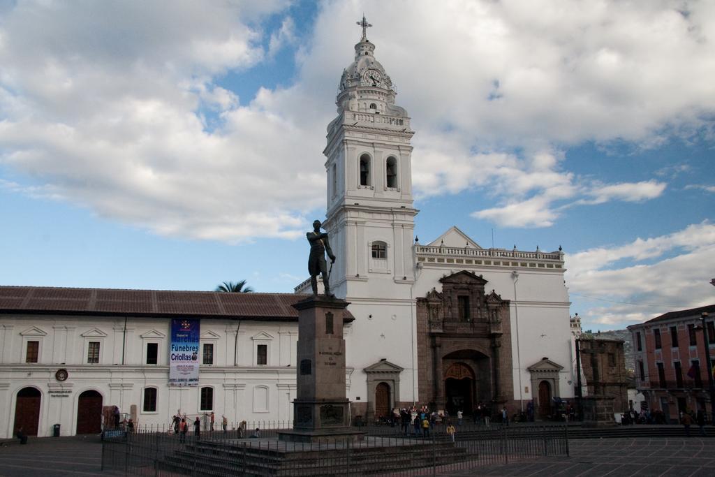 Hotel Interamericano Quito Exterior photo